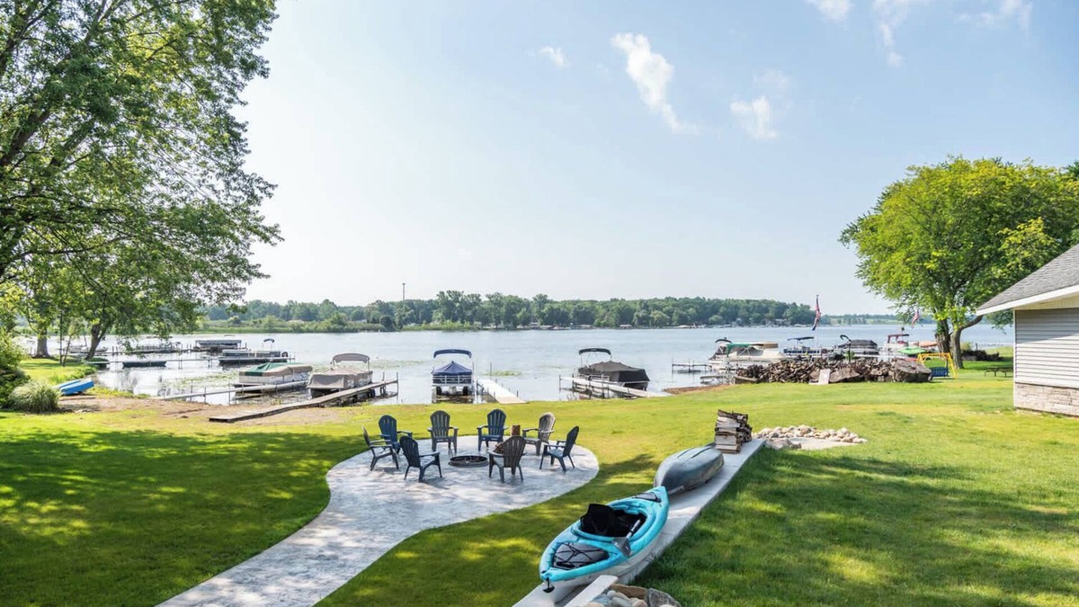 Brooklyn House | ‼️Lakeview Retreat‼️ | 6BR w/Hot Tub Bliss