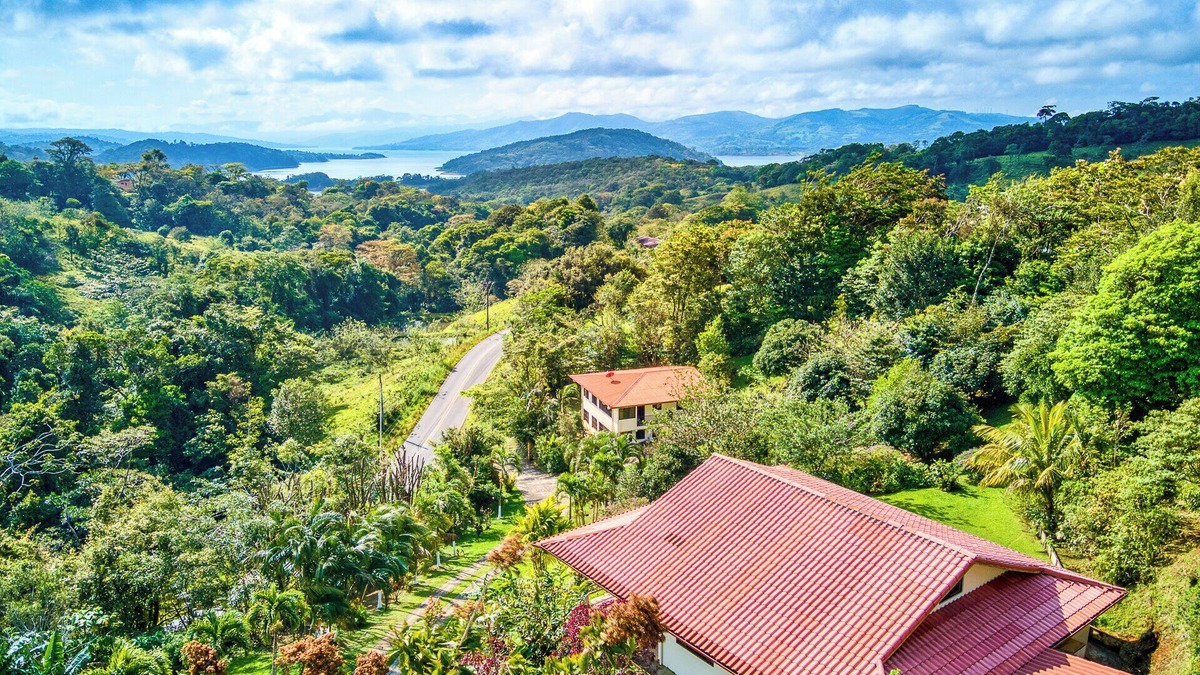 Aguacate Villa | Lakeview retreat, large 3BR villa w/volcano view, fiber-optic and all the birds!
