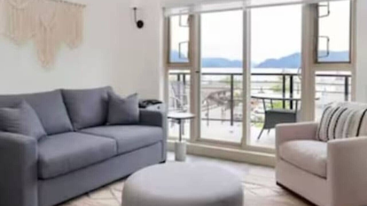 Harrison Hot Springs Apartment | Lakeview Splendor- 7-BR Penthouse Bliss Rooftop