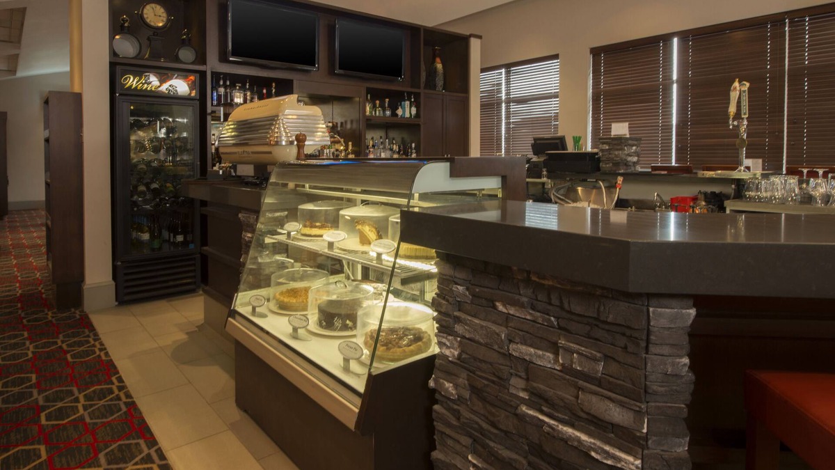 Winnipeg Hotel | Lakeview Signature, Trademark Collection by Wyndham