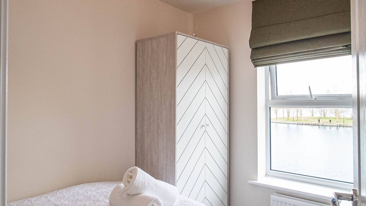 Doncaster House | Lakeview stay is a 4 bedroom luxury house which sleeps 7 guests with lake view