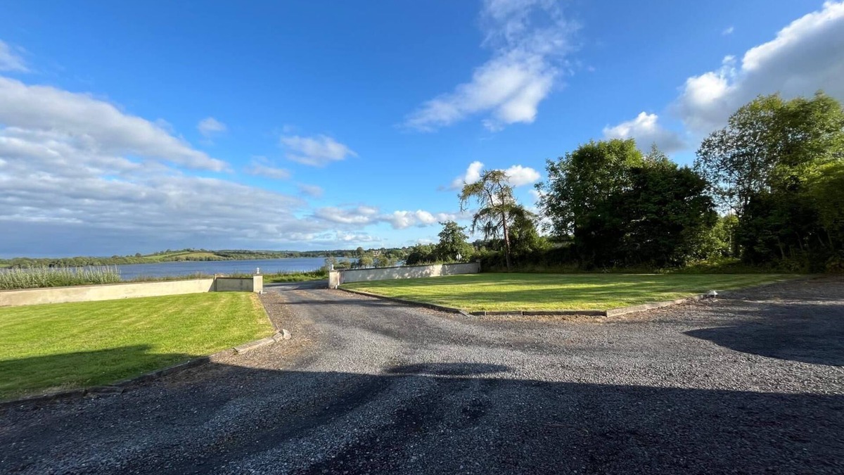 Lough Gowna House | LAKEVIEWS & VERY COSY HOUSE WITH BEAUTIFUL SCENERY IN THE VILLAGE OF LOCH GOWNA
