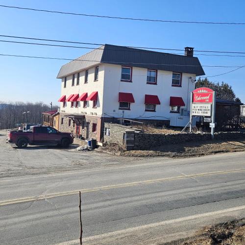 Lakewood Cabin | Lakewood Lodge & Restaurant