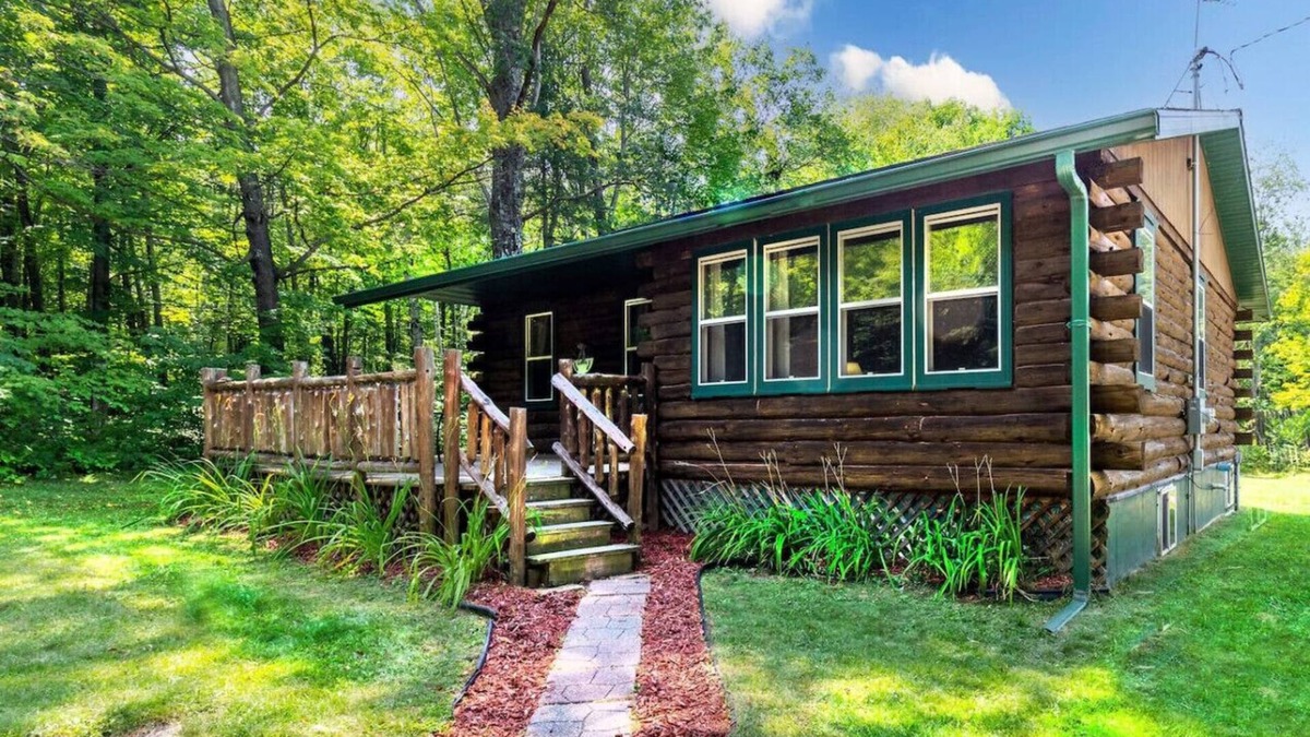 Lakewood Cabin | Lakewood Log cabin with ATV access close to town
