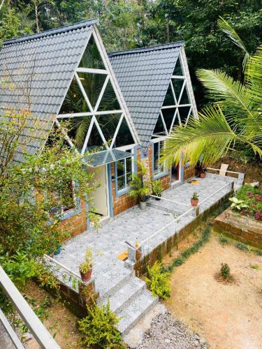 Madikeri House | LAKSHMI NIKUNj Estate Stay