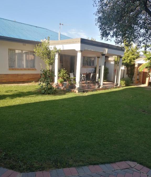 Klerksdorp House | LALA POA GUEST HOUSE