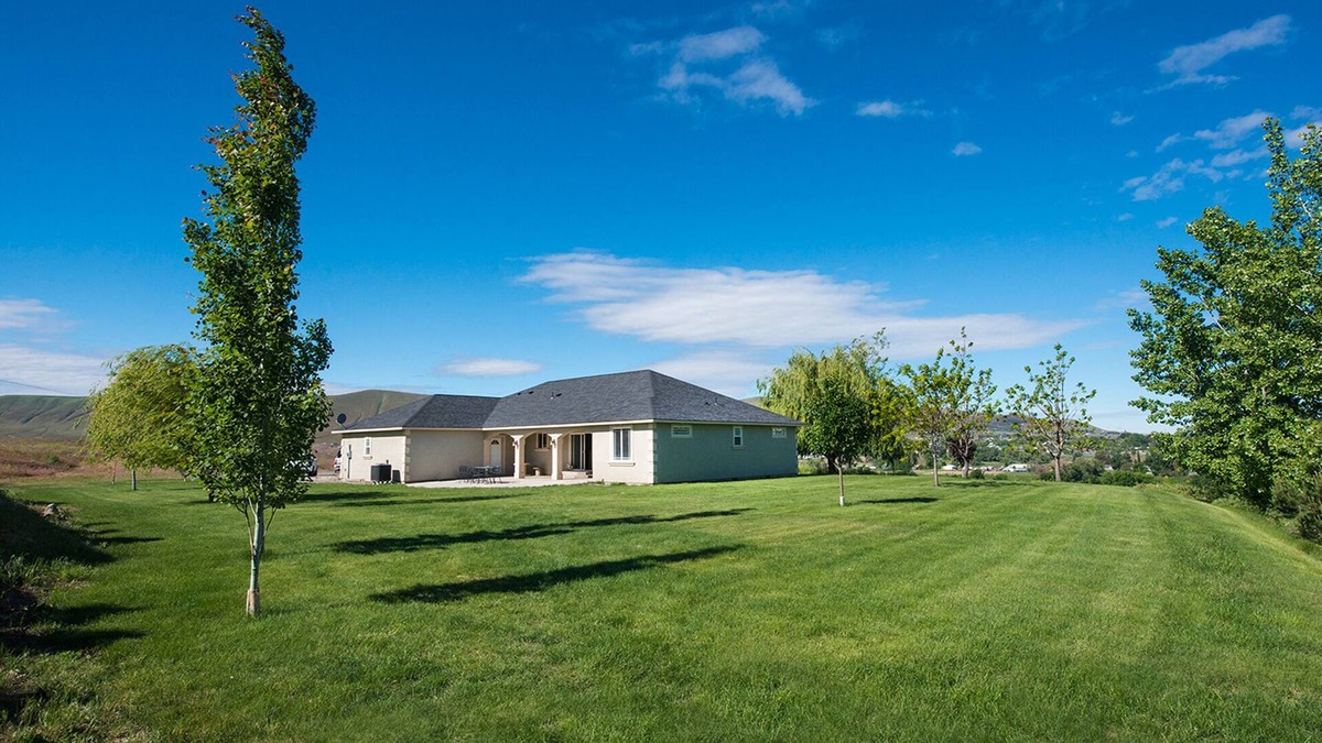 Benton City House | Laliik Iniit South - Million-dollar views!
