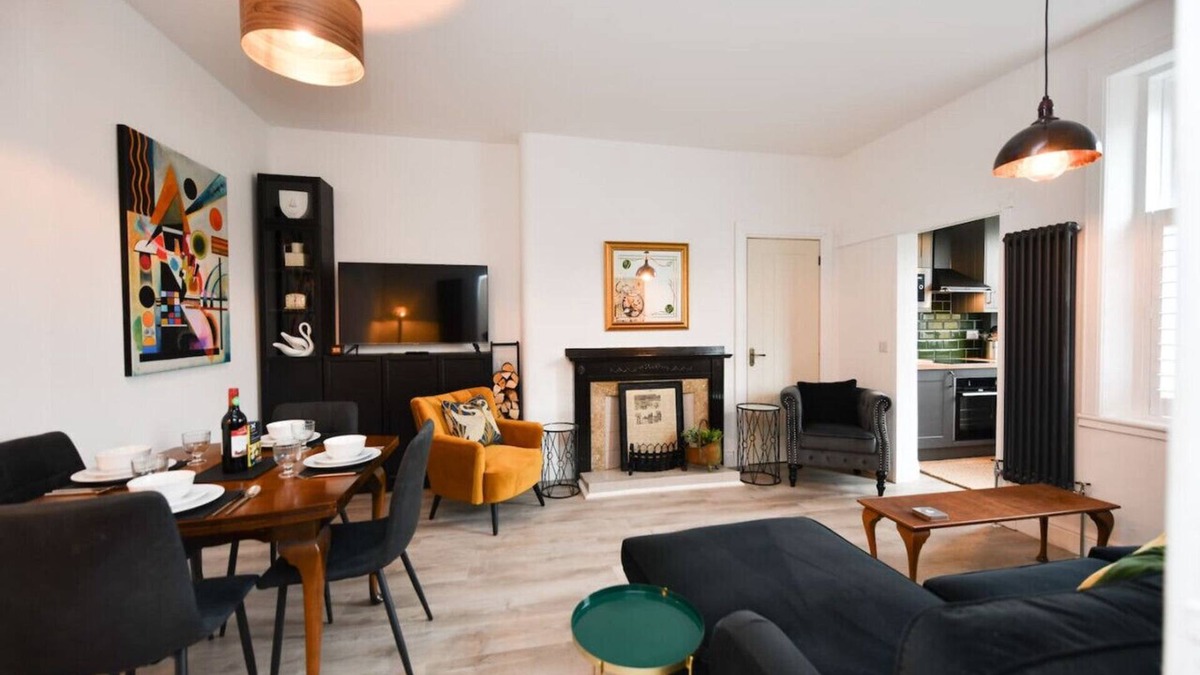 Troon Apartment | Lallan Shores - 2 bed newly refurbished ground floor flat in town centre location in Troon.