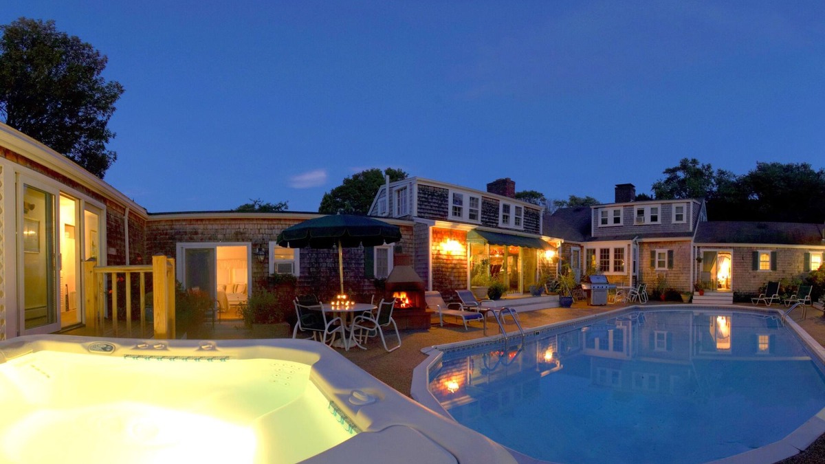 Barnstable Bed & Breakfast | Lamb and Lion Inn