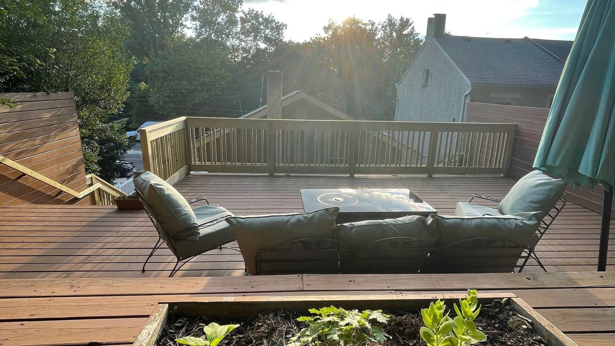 Lambertville Apartment | Lambertville-in town-Elevated Deck-Stroll by Delaware River just blocks away