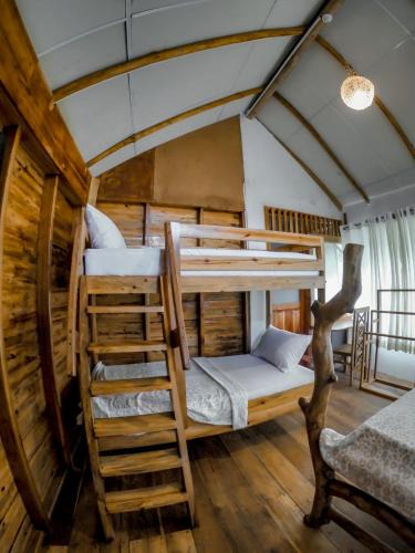 Kumbalwela Bed & Breakfast | LAMIACEAE WOOD CABIN