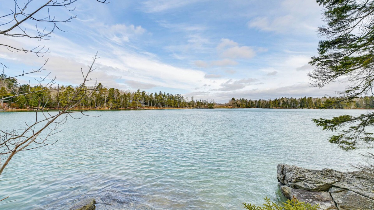 Lamoine Cabin | Lamoine Cabin w/Deck ~ 16 Mi to Acadia Nat’l Park