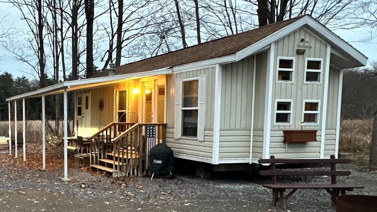 Bradford Cottage | Lamoka Lake 4-season tiny house for boating, ice-fishing, hunting, wineries