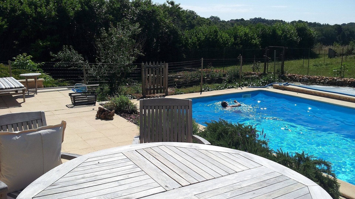 Lanquais Apartment | Lamourlanquais.Eu Gite With Large Pool. 2 Bedroom 4 Person Sitting Room Kitchen