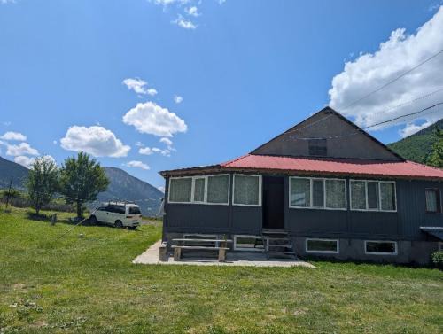 Lalkhori House | LAMPAREULA - ლამპარეულა