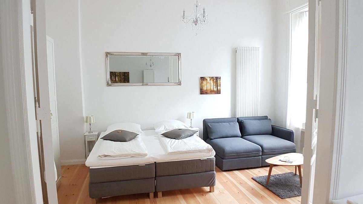Schoeneberg Apartment | LANGEN Crelle-Kiez Schöneberg, cozy old Berlin building new