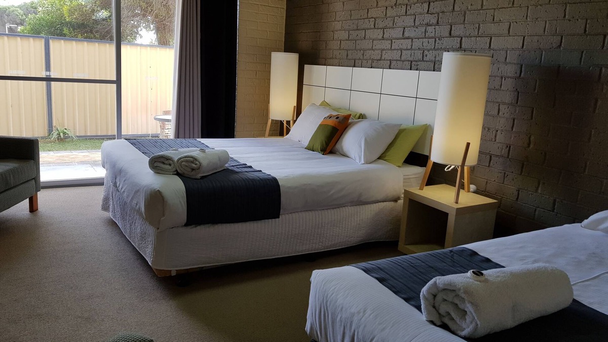 Lancelin Hotel | Lancelin Sands Hotel