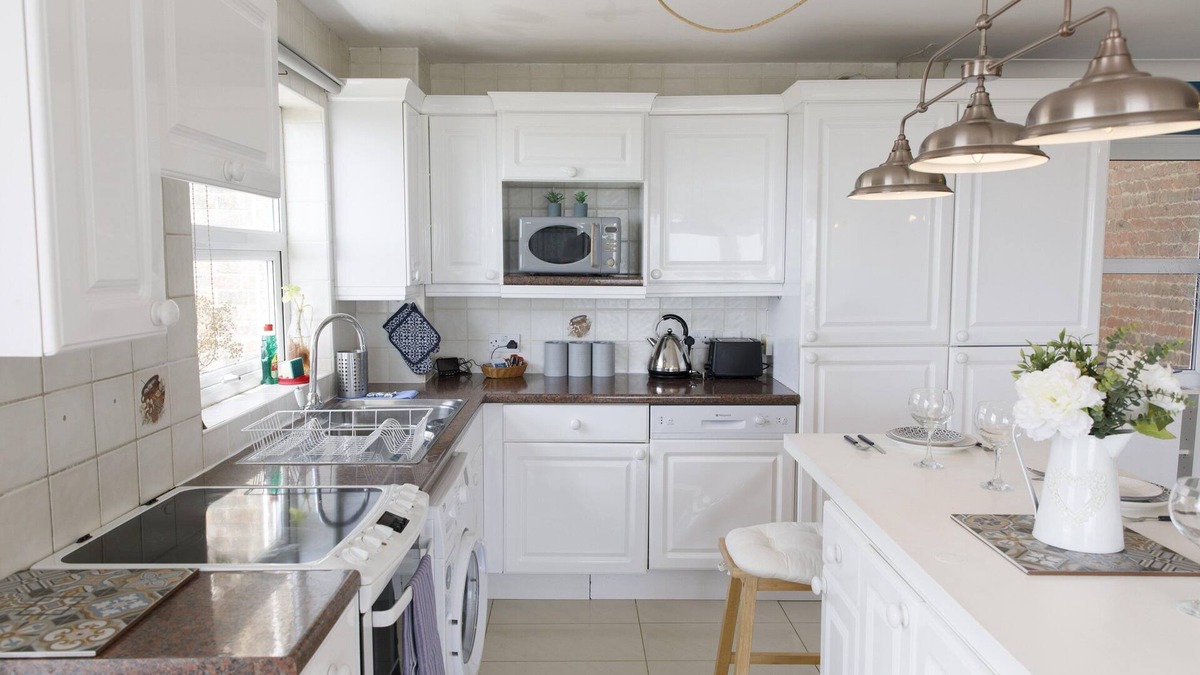 Lancing Apartment | Lancing Seascape with Seaview By My Getaways