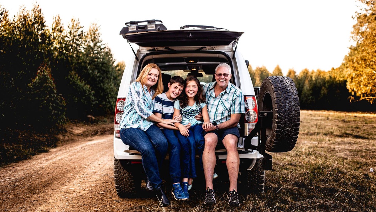 Hilton House | Land Rover Discovery, roof top tent and off road trailer with driver