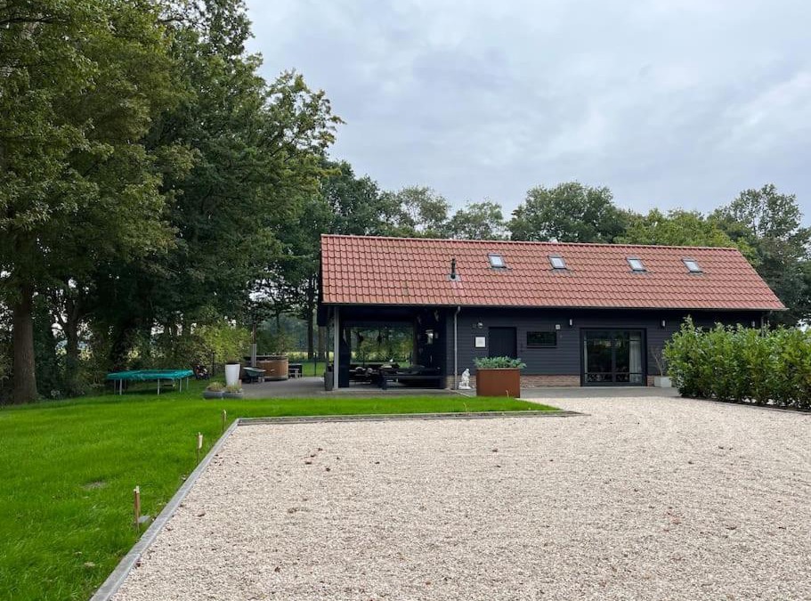 Tollebeek House | Landelijk gelegen vakantiehuis met hottub!