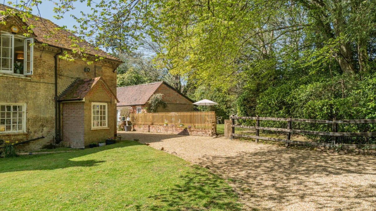 Woodfalls House | Landfords Cottage - Two Bedroom House, Sleeps 4