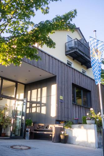 Vohenstrauss House | Landgasthof Am Sonnenhang