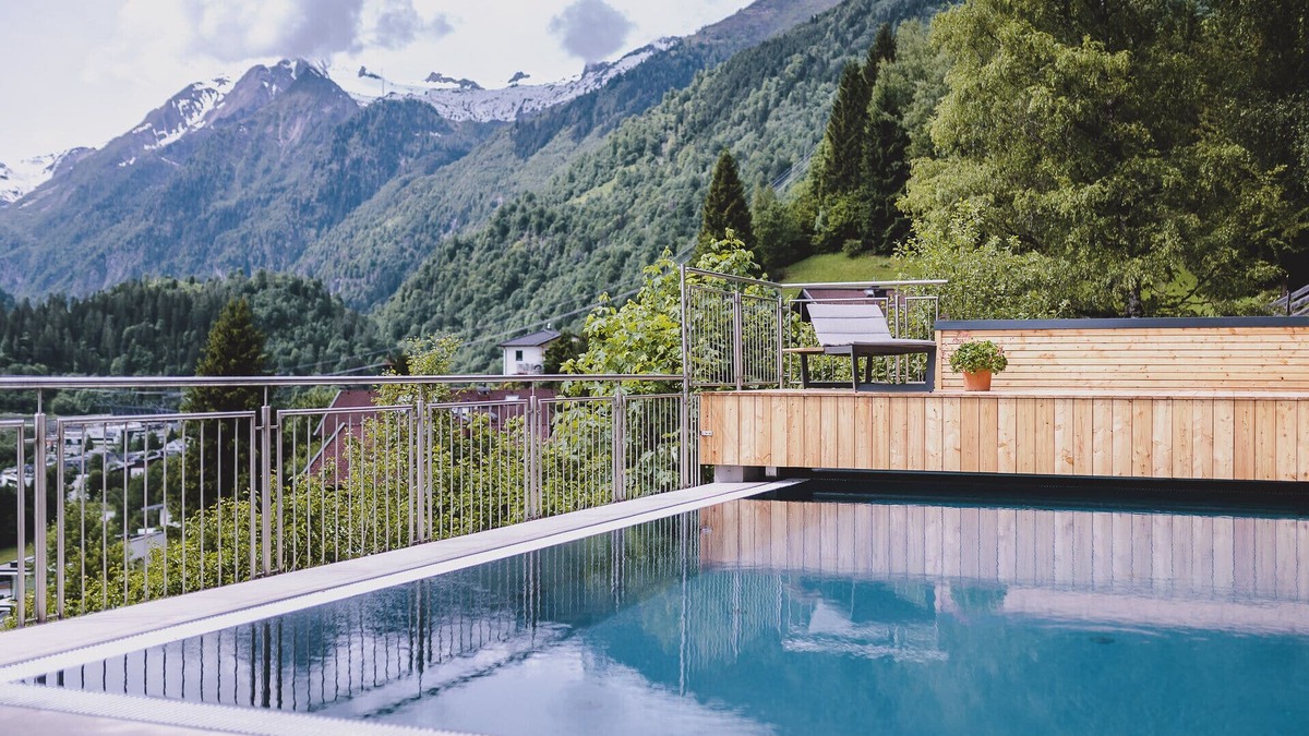 Kaprun Apartment | Landhaus Lodges Kaprun - Alois, infinity pool & garden