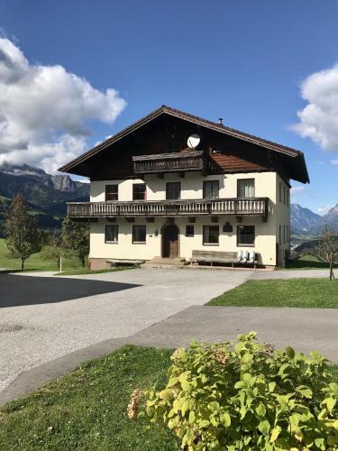 Maschl House | Landhaus mit Familienglück und Ofenwärme