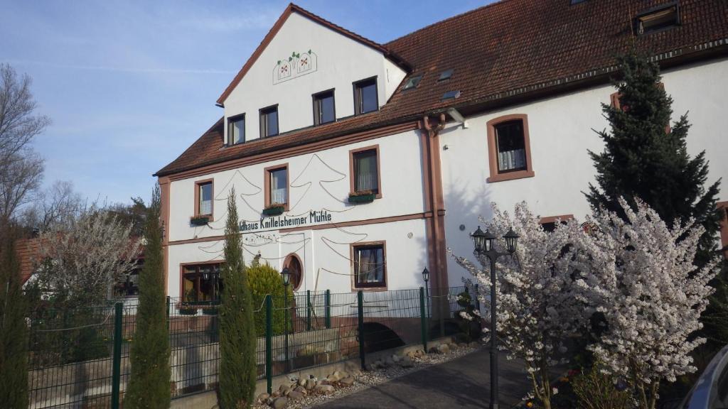 Knittelsheim Hotel | Landhotel Garni Knittelsheimer Mühle