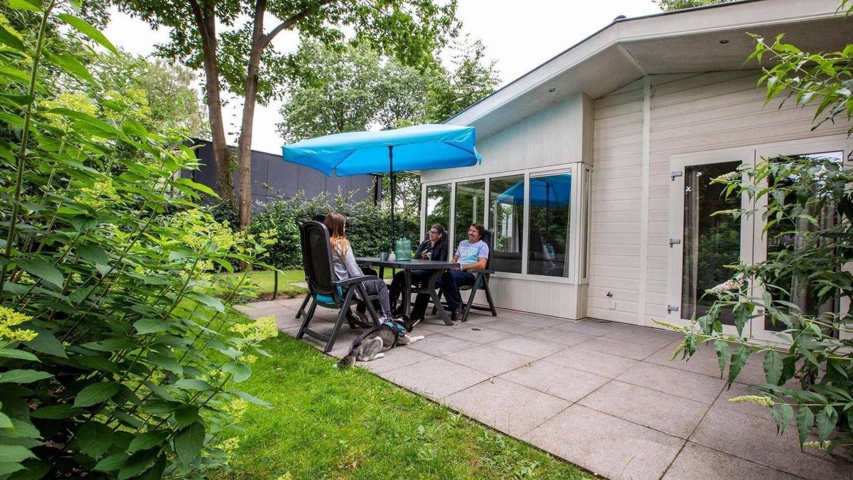 Aalst Ski Chalet | ✓ Landhuis at Recreatiepark het Esmeer ✓ Holiday home for 4 persons ✓ Located in Aalst (Gelderland) ✓ Waterside holiday park ✓ Book directly through the park