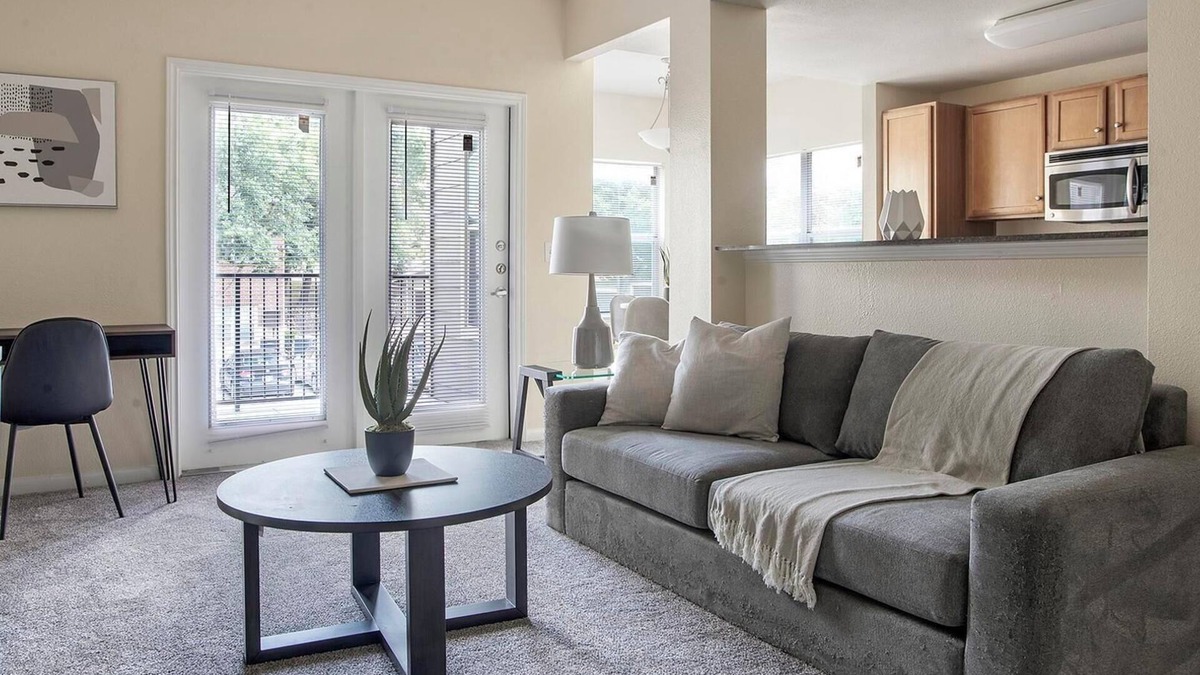 Sweetbriar Apartment | Landing | Amazing 1BD, Gym, Pool