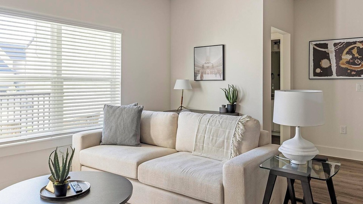 Venus Apartment | Landing | Amazing 2BD, Pool, Clubhouse