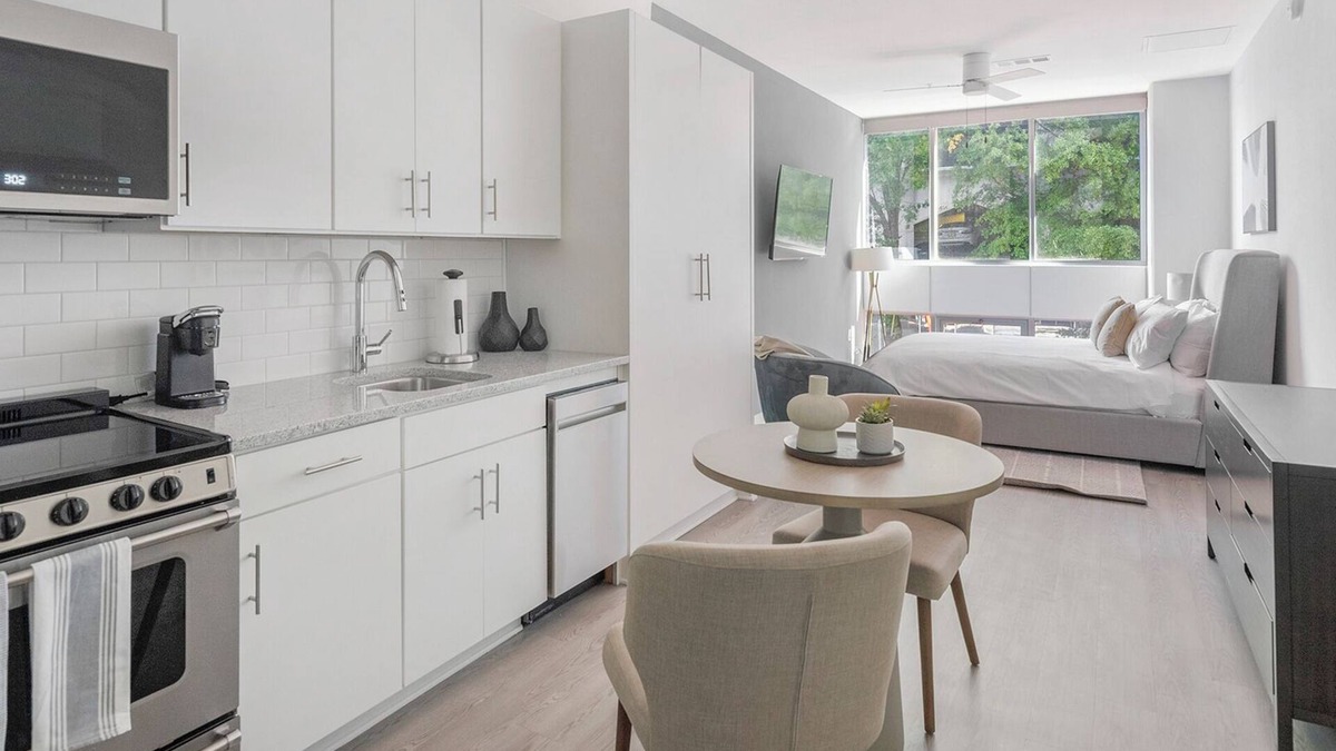 Five Points South Apartment | Landing | Amazing Studio, Yoga Studio, Gym