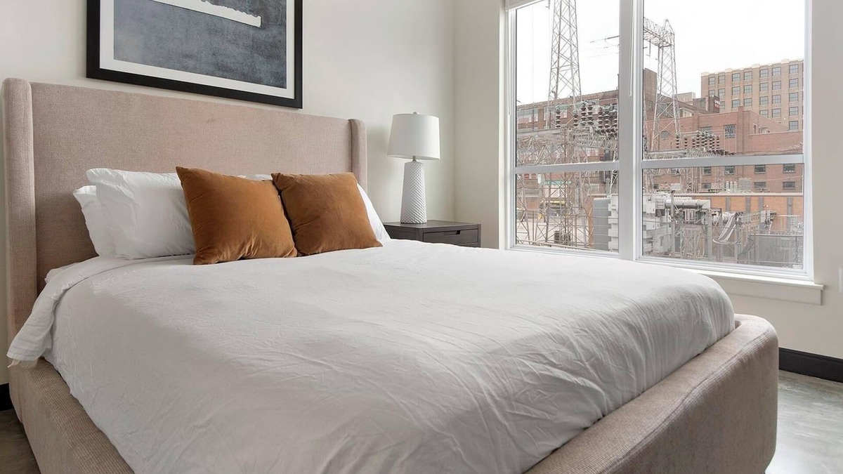 Downtown St. Louis Apartment | Landing at 11th & Spruce - 1 Bedroom in Downtown
