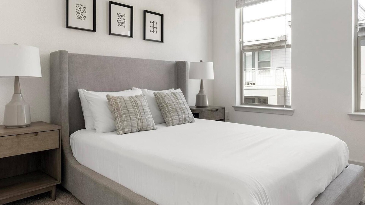 Dallas Apartment | Landing at Cedar Lakes - 1 Bedroom in Redbird /...
