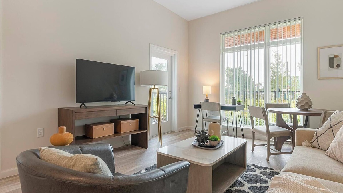 Florida Center Apartment | Landing at Deseo Grande - 2 Bedrooms in Southwe.