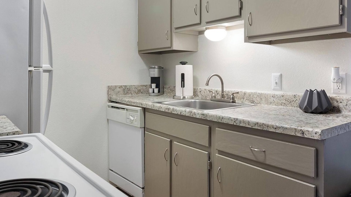 South Tulsa Apartment | Landing at Echo Trail Apartments - 1 Bedroom in.