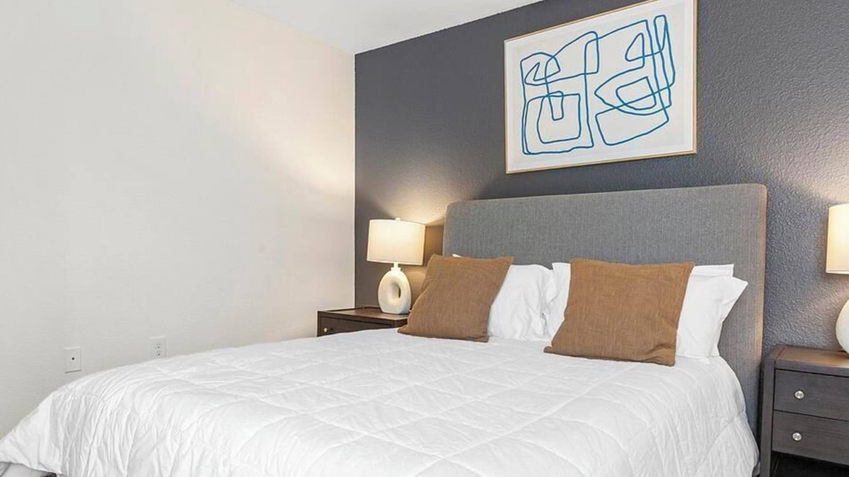 Fort Wayne Apartment | Landing at Island Club - 1 Bedroom in Downtown Fort Wayne