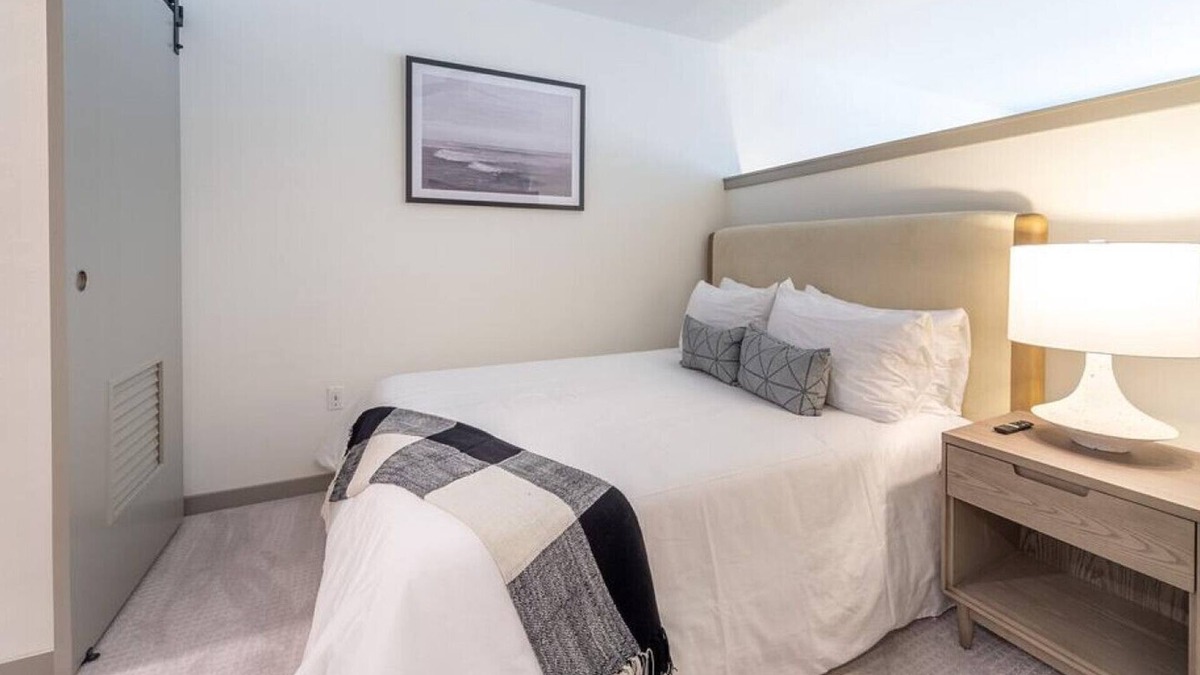 Kent Apartment | Landing at Midtown 64 - Studio in Downtown Kent