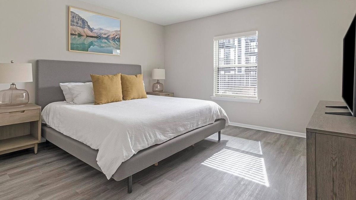 Homewood Apartment | Landing at The Brookwood - 1 Bedroom in Downtow.
