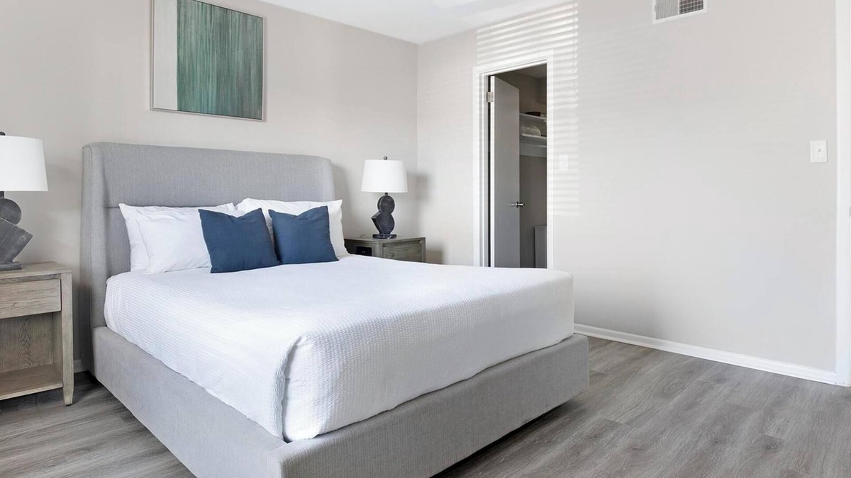 Homewood Apartment | Landing at The Brookwood - 1 Bedroom in Downtow.