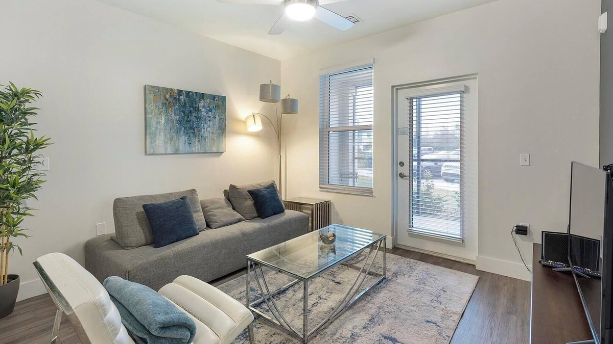 Port Tampa City Apartment | Landing at The Pointe on Westshore - 1 Bedroom .