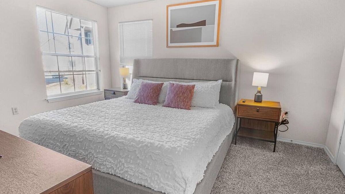Greenwich Apartment | Landing at The Remington Apartments - 1 Bedroom in Downtown Wichita