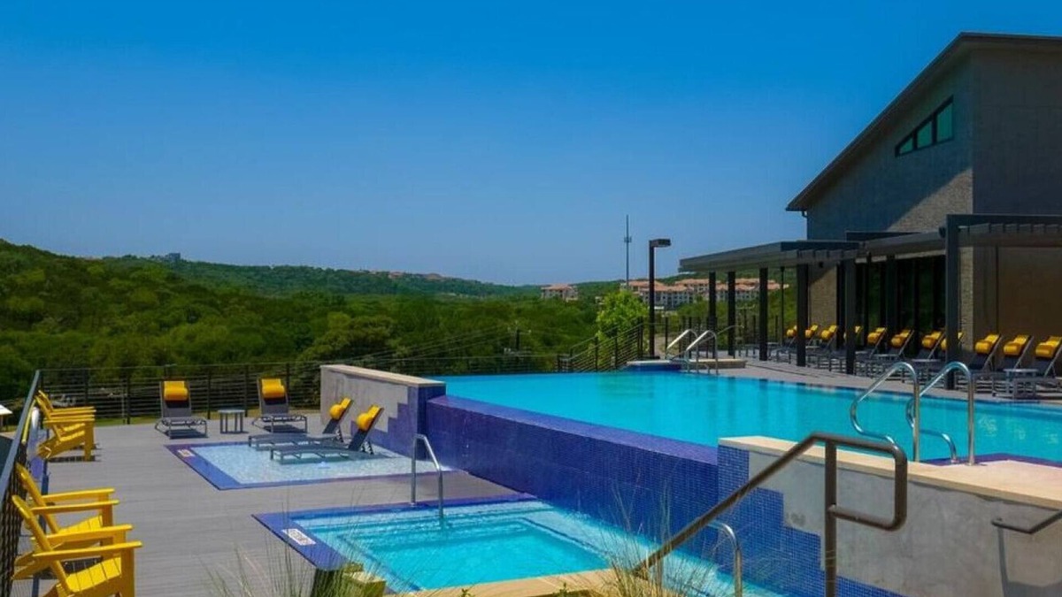 Wetmore Apartment | Landing at The View at Crown Ridge - 1 Bedroom in Northwest Side