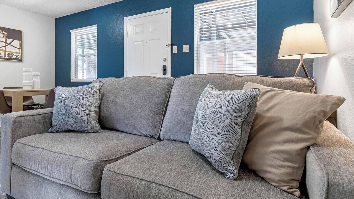 Southside Apartment | Landing at Villa de Oro - Studio in South San/.