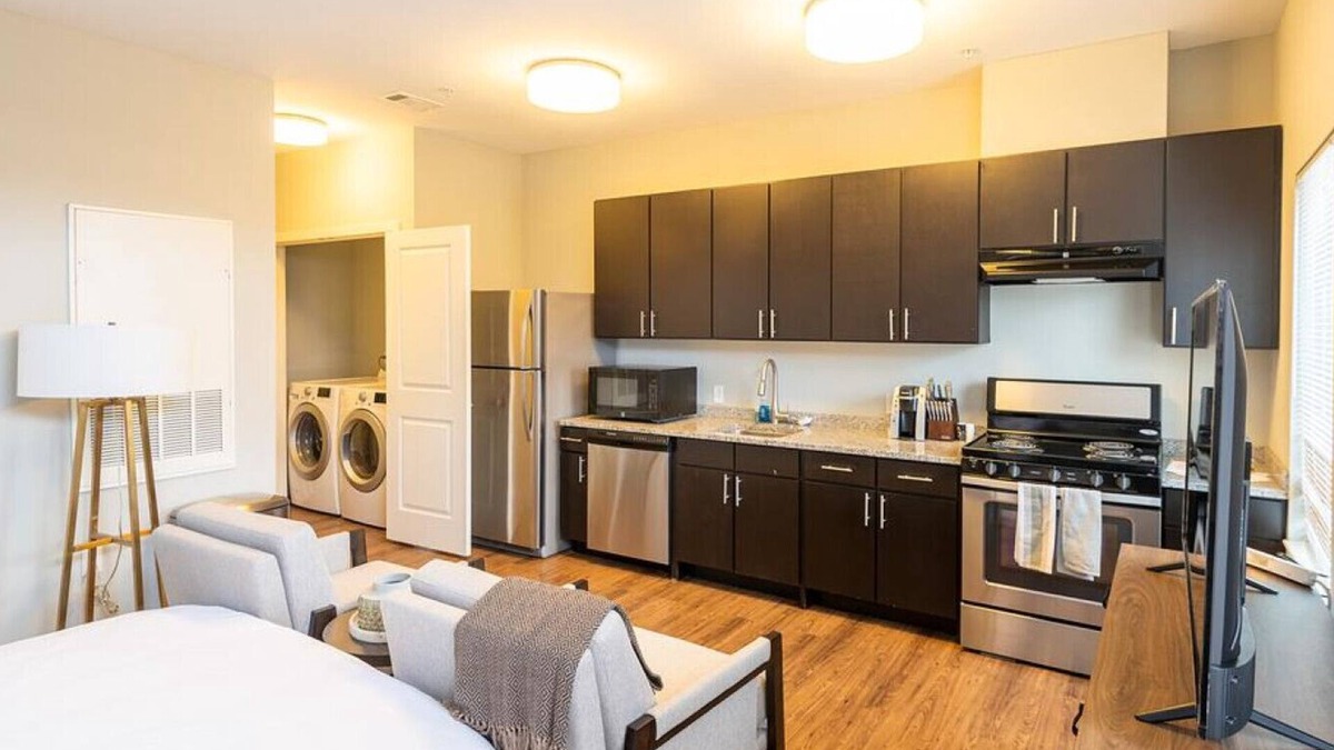 Windsor Apartment | Landing at Windsor Station - 1 Bedroom in Downtown Windsor