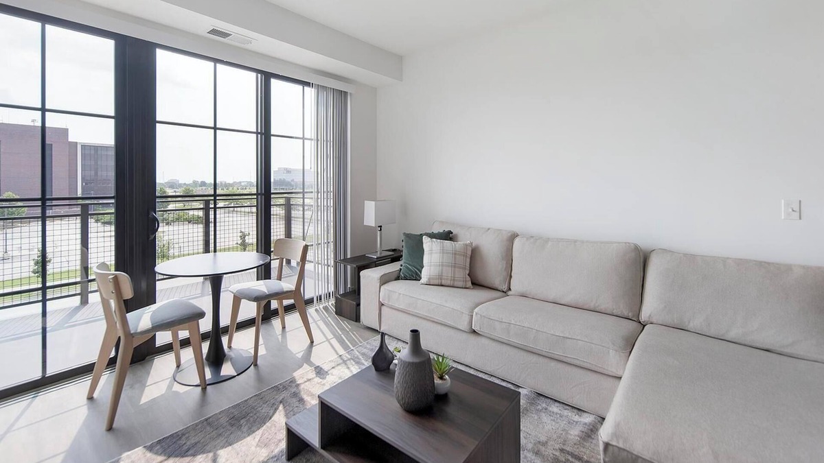 Schaumburg Apartment | Landing | Beautiful 1BD, Clubhouse, Pool