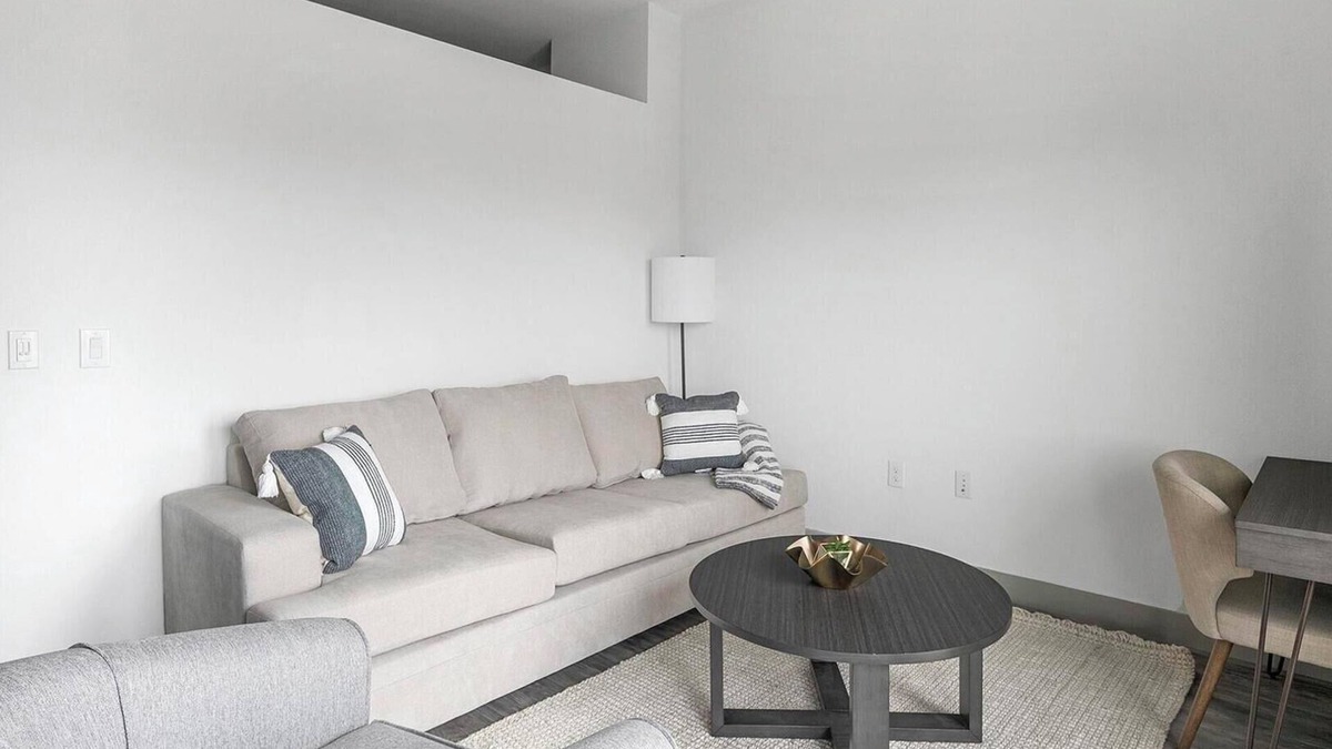 Washington Ave./ Memorial Park Apartment | Landing | Beautiful 1BD, Pool, Clubhouse
