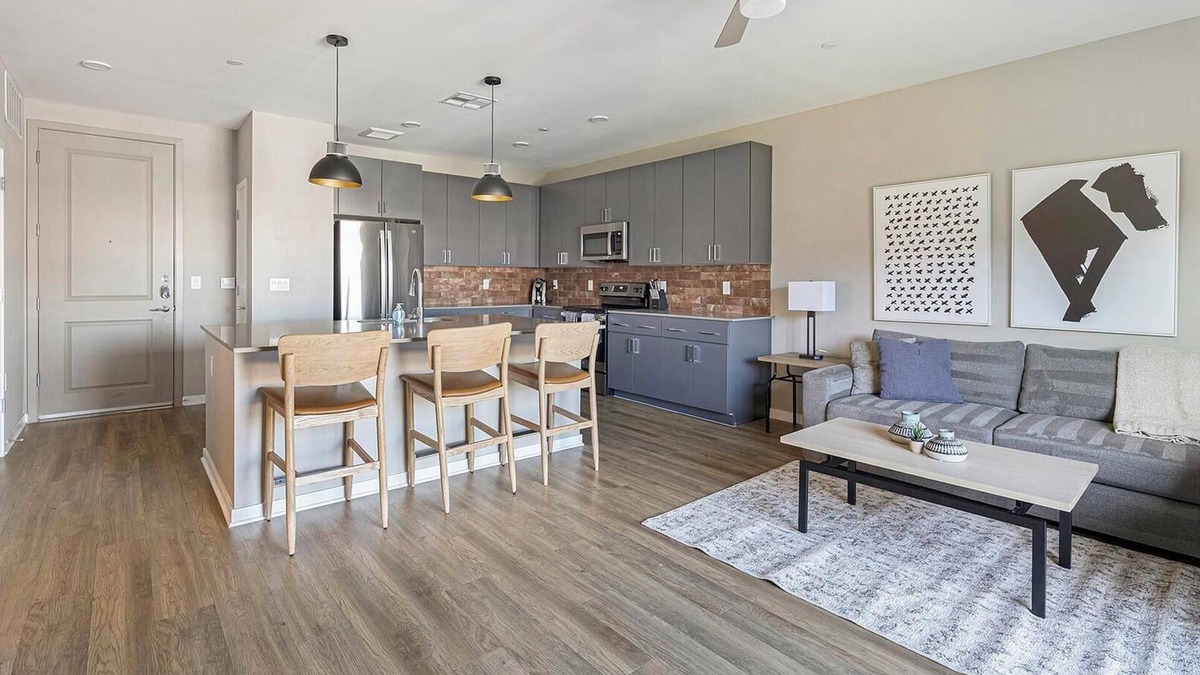 Warehouse District Apartment | Landing | Beautiful 1BD, Rooftop Lounge, Clubhouse