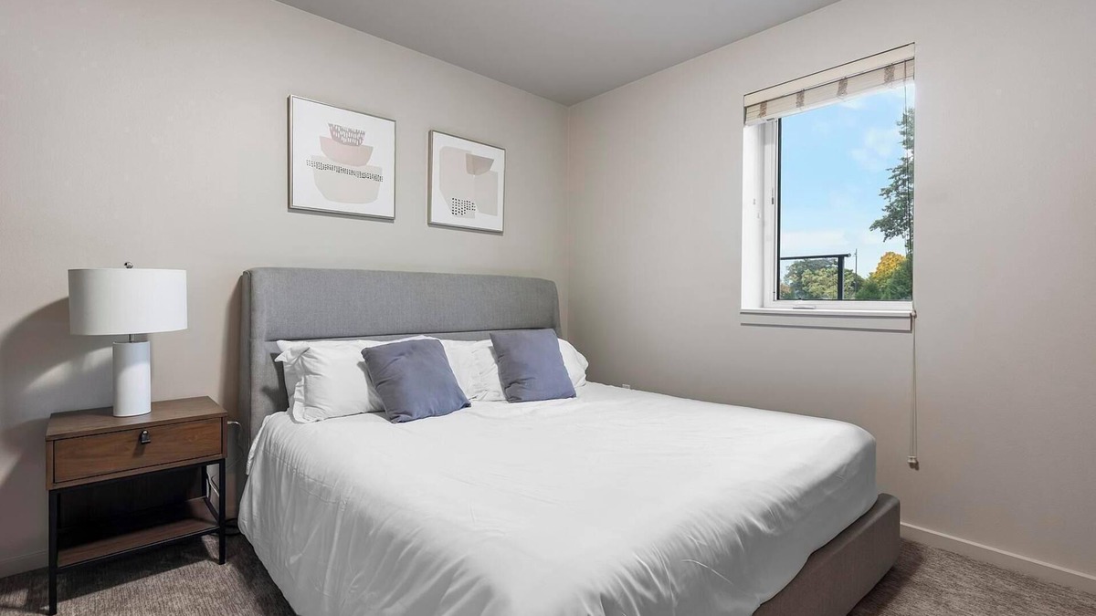 Hayden Island Apartment | Landing | Beautiful 1BD, Gym, Pool